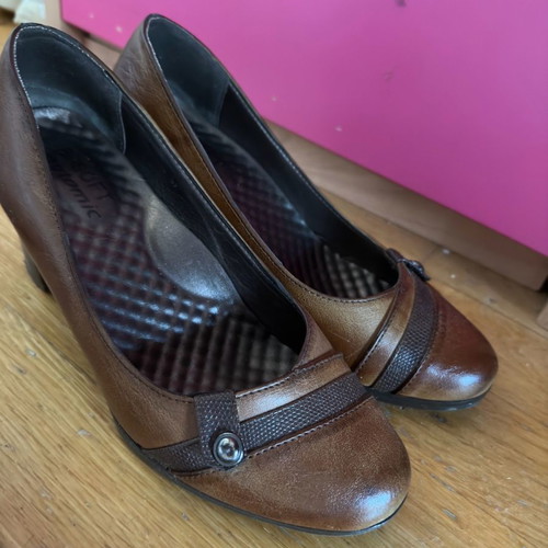 B-soft pumps used, size 37, brown with low heel