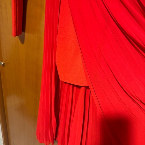 Red dress like new, size Small, pleated fabric