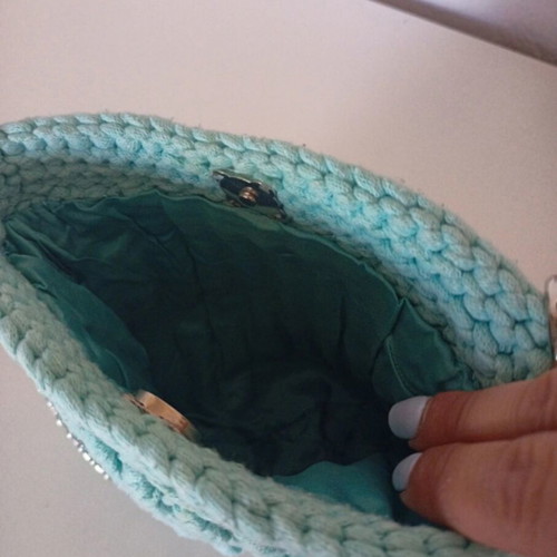 Handmade knitted crossbody bag with silver chain and coral design