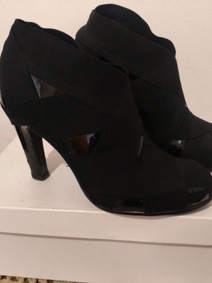United Nude ankle boots used, black with patent and straps, size 38