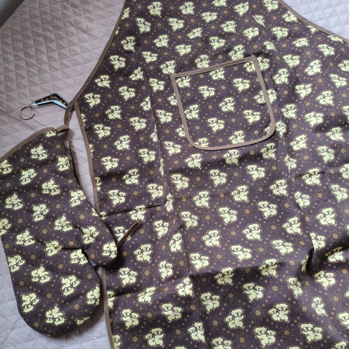 Apron and oven mitt with koala designs from Australia, new, with boomerang keychain gift