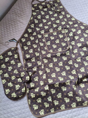 Apron and oven mitt with koala designs from Australia, new, with boomerang keychain gift