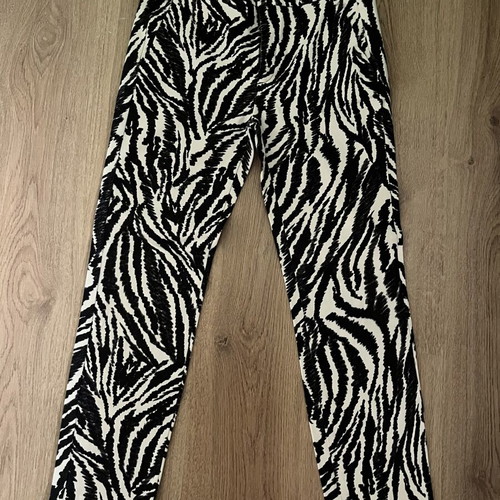 Zara black and white pants like new, lightweight fabric