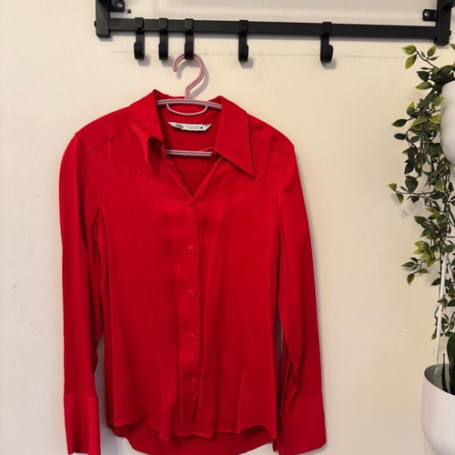 Satin red Zara shirt new, size S
