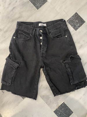 Bershka Bermuda shorts like new, size S 36 black