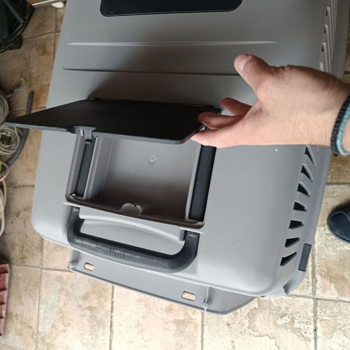 Bergamo dog transport crate like new, approved for airplane travel