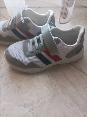 Παιδικά παπούτσια sneakers LC Waikiki μεταχειρισμένα, νούμερο 33, γκρι