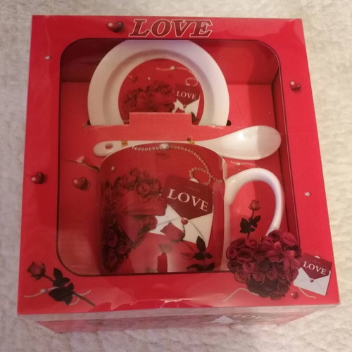 Coffee mug with saucer and spoon "LOVE" new