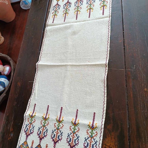 Woven embroidery like new