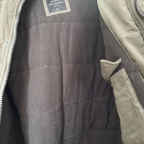 Ανδρικό χοντρό μπουφάν Bershka μεταχειρισμένο, νούμερο large, χακί