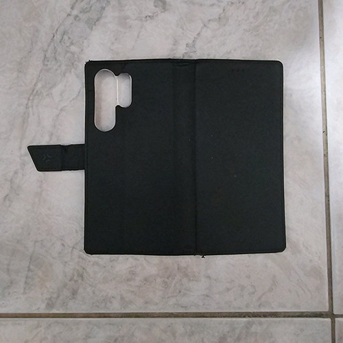 Samsung S24 Ultra book case Celly like new