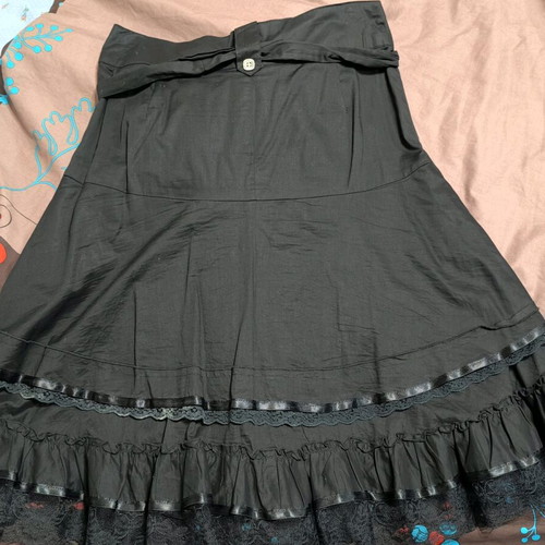 Racoon midi black skirt like new, size M