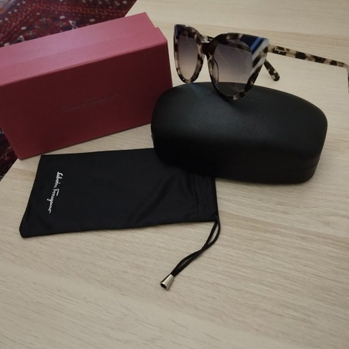 Ferragamo sunglasses like new, black and brown