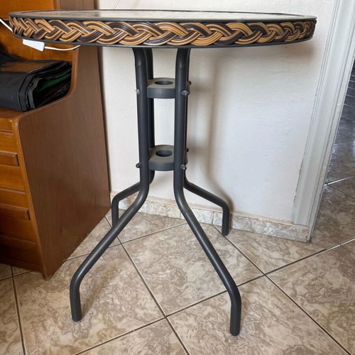 Round coffee table like new