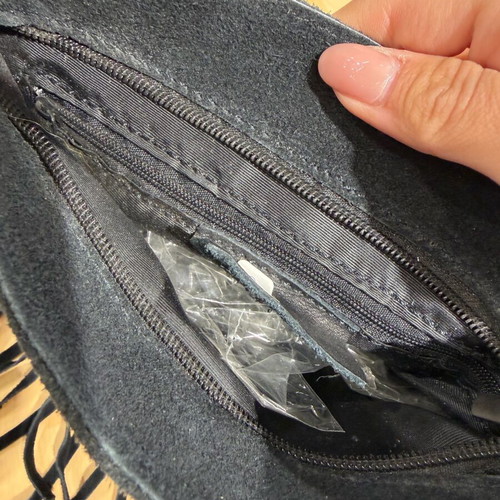 Castor shoulder bag like new with studs, black