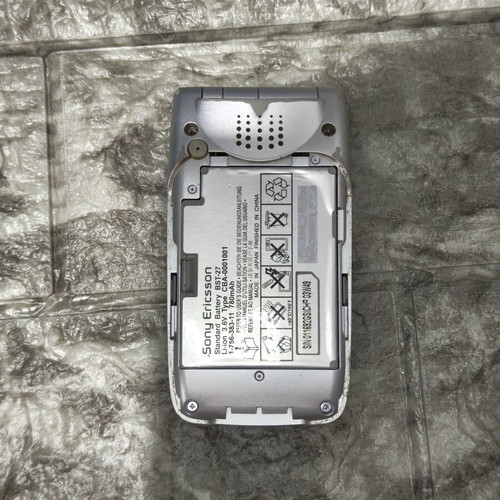Sony Ericsson Z600 phone like new, blue, up to 7.9 MP camera