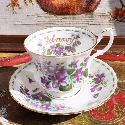 Royal Albert February tea cup like new, bone china