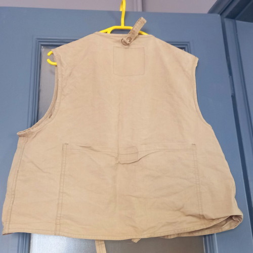 Beige vest with pockets, size M