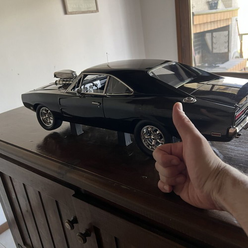 Dodge Charger R/T Fast and Furious 1/8 model with lights and sound like new