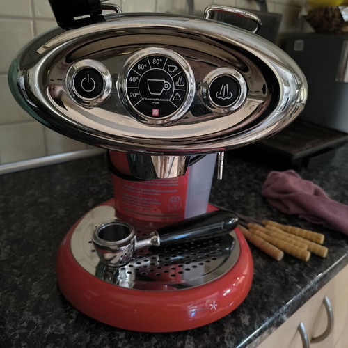 Espresso coffee maker illy like new, minimally used