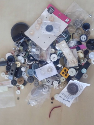 Vintage sewing button collection like new, mixed sizes and colors