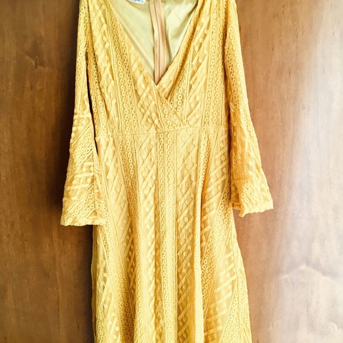 Dress yellow with lace and lining, 3/4 sleeve, used, size S