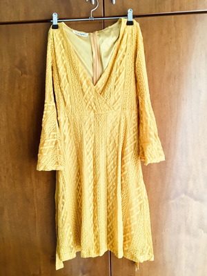 Dress yellow with lace and lining, 3/4 sleeve, used, size S