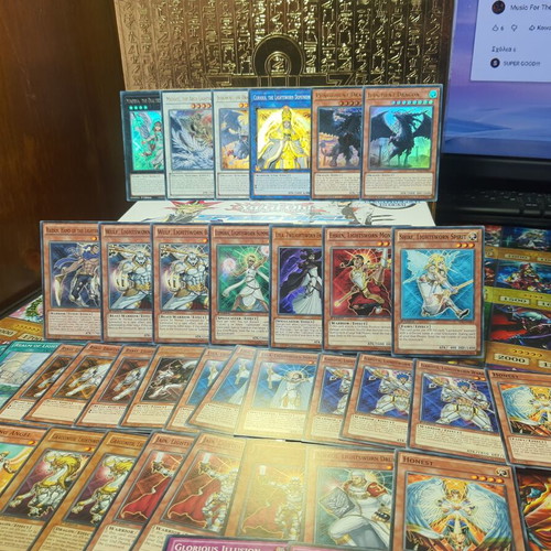 Yu-Gi-Oh! Lightsworn collection like new, card pack