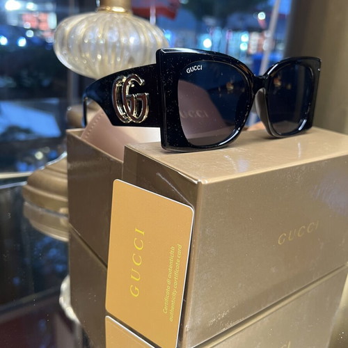 Gucci Women's Sunglasses new, black