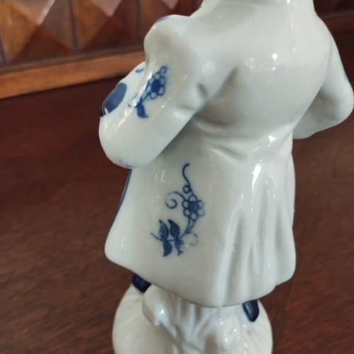 Vintage porcelain figurine musician troubadour 20cm like new