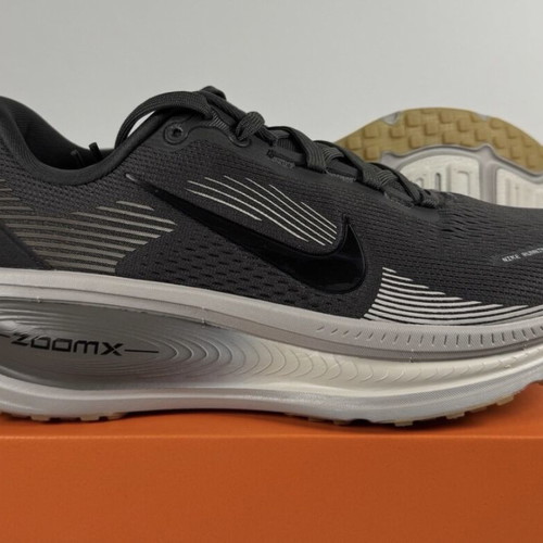Nike Vomero 18 running shoes, medium ash and black