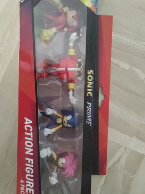 Sonic figures pack with Knuckles, Rose, Eggman, new
