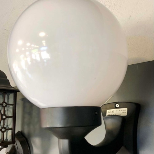 Wall light with arm (Ball) E27 screw lamp new