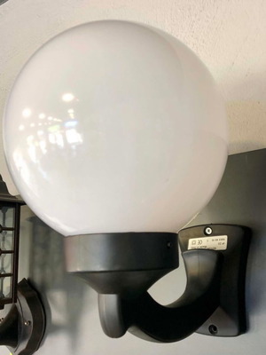 Wall light with arm (Ball) E27 screw lamp new