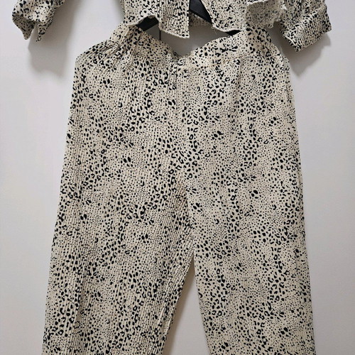 Set In the Style shirt and pants like new, black and beige
