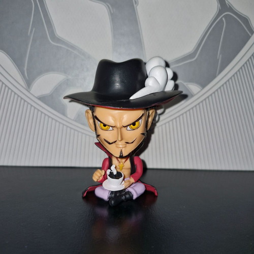 One Piece Mihawk figure new