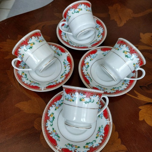 Set of 4 cups with saucers like new