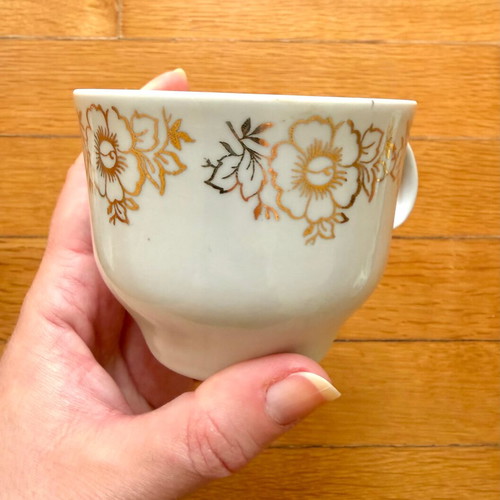 Coffee mugs used, set of 2, white with gold flower design