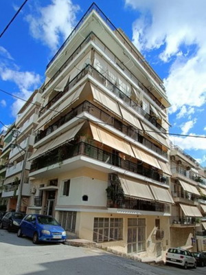 Διαμέρισμα 70 τ.μ. στον 3ο όροφο στον Πειραιά με 2 υπνοδωμάτια και βεράντα