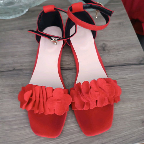 Sandals with small heel tied at the ankle like new, size 38