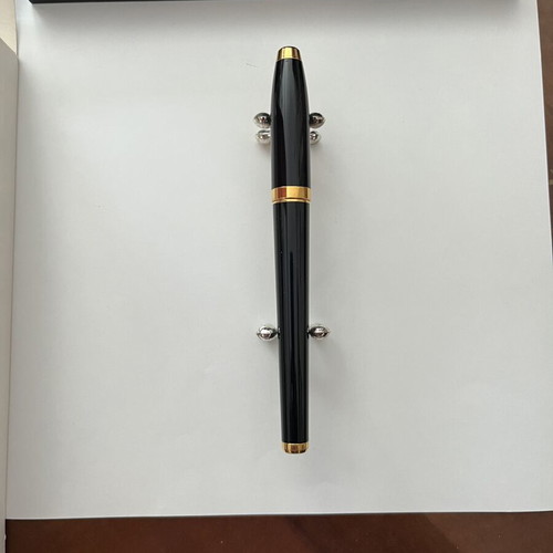 Du Pont fountain pen new with 14 kt gold nib