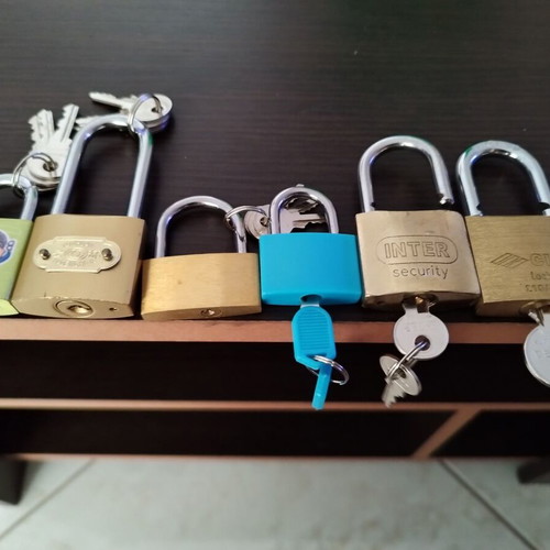 Padlocks like new, pack of 6 with extra keys
