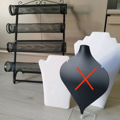 Jewelry stands set like new, 3 pieces