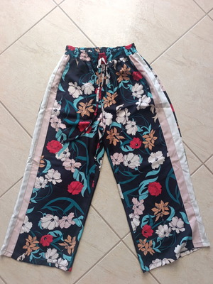 Italian wide-leg pants like new, black with flowers