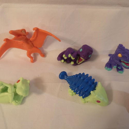 Kinder pack of 9 dinosaur figures like new