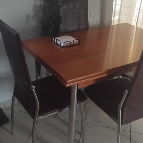Dining table with 4 chairs used, dimensions 1.10 x 0.70 m