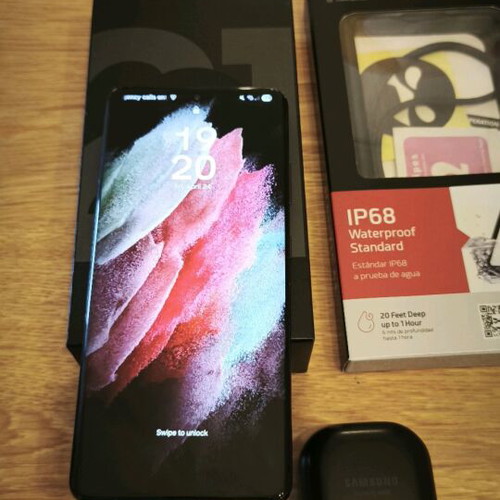 Samsung Galaxy S21 Ultra black like new, 128G, with earphones and waterproof case