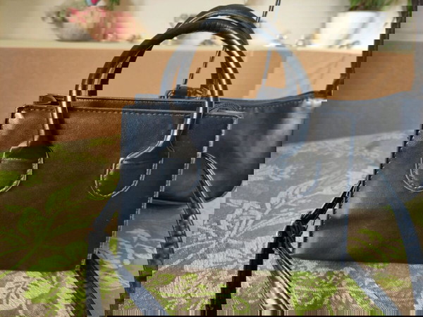 Γυναικεία τσάντα+1 τσαντα δώρο