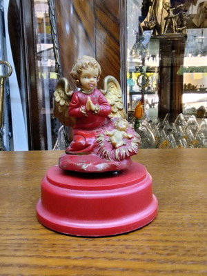 Musical figurine like new with Nativity theme