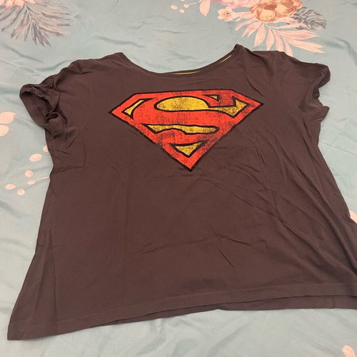 Dc comics T-shirt with Superman logo like new